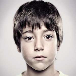 Junge: So sehen Erwachsene auf das Plakat (Foto: anar.org)