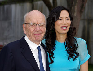 Murdoch mit Frau: Mogul zieht die Mauer hoch (Foto: flickr/david_shankbone)
