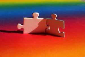 Puzzle-Paar: App will Homosexuelle umpolen (Foto: pixelio.de, Hofschläger)