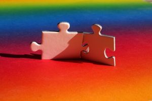 Puzzle-Paar: App will Homosexuelle umpolen (Foto: pixelio.de, Hofschläger)