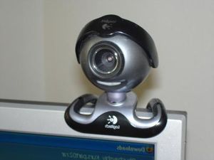Webcam: 3D-Gestensteuerung über Laptop (Foto: pixelio.de, Dumler)