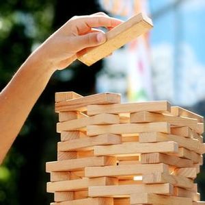 Turm: Hochqualifiziertes Personal bleibt nicht lange (Foto: pixelio.de, Souza)