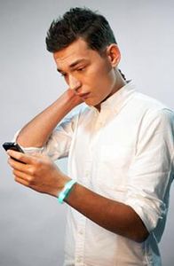 Embrace+: Armband leuchtet bei Web 2.0-Update (Foto: Kickstarter.com)