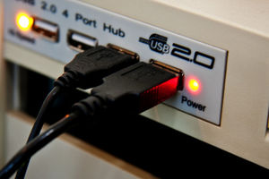 USB-Hub: ohne Internet geht's kaum mehr (Foto: pixelio.de/Marianne J.)