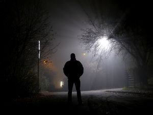 Allein: App hilft, sich sozial zu isolieren (Foto: pixelio.de, Stallknecht)