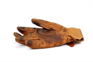 Handschuh: Designer recycelt Handschuhe und Handys (Foto: pixelio.de, wagner)