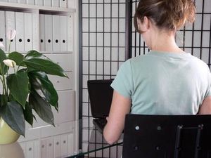 Büro: Job stärkt Frauen mit HIV emotional (Foto: pixelio.de, Menichelli)