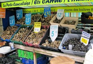 Marktstand in Cancale: ein Muss für Touristen (Foto: pixelio.de, Bildpixel)