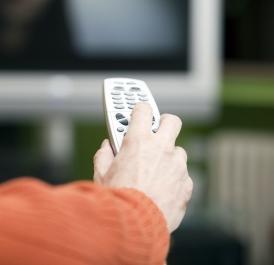 Zappen: Mediennutzung wandelt sich stark (Foto: pixelio.de, Rolf van Melis)