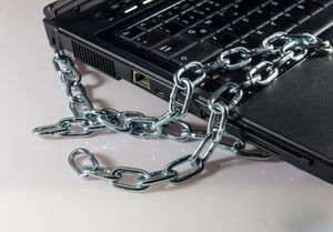 Sicherheit: durch regelmäßige Passwort-Änderung (Foto: pixelio.de/ Rainer Sturm) Sicherheit: durch regelmäßige Passwort-Änderung (Foto: pixelio.de/ Rainer Sturm)