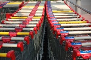 Einkaufswagen: US-Konzern lässt wenig durchblicken (Foto: pixelio.de/khv24)