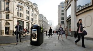 London: Mülleimer zeigt Werbesujets (Foto: renewlondon.com)