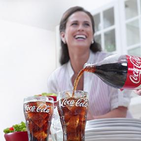 Coca-Cola-Ausschank: Lachen-Slogan auf dem Prüfstand (Foto: coca-cola.com)