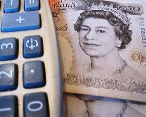 Pfund-Scheine: Ausborgen kostet einiges Geld (Foto: flickr/Images Money)