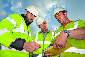 Bauarbeiter: könnten von Exoskelett profitieren (Foto: flickr.com/Bilfinger)