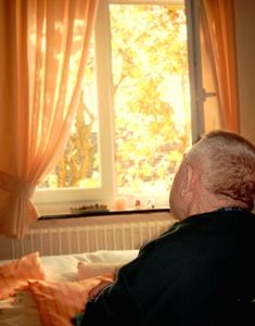 Pflegefall im Alter: Herausforderung für die Familie (Foto: pixelio.de, Damaris)