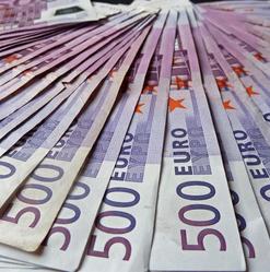 500-Euro-Scheine: Deutsche horten ihr Geld (Foto: pixelio.de, Andrea Damm)