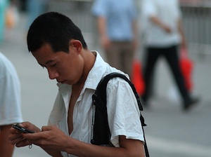 Handy-Nutzer: Chinesische User sind am gefährdetsten (Foto: flickr.com/ernop) Handy-Nutzer: Chinesische User sind am gefährdetsten (Foto: flickr.com/ernop)