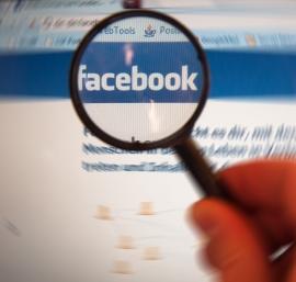 Facebook: Social-Media-Seiten Anlaufpunkt bei Kritik (Foto: pixelio.de/A. Klaus)