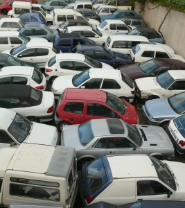 Dicht geparkt: geht in Zukunft automatisch (Foto: pixelio.de, Christine Schmidt)