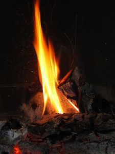 Feuer: durch neues Satellitensystem aufspürbar (Foto: pixelio.de/A. Arnolds)