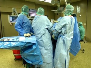 OP: Neues Verfahren gibt Aufschluss über Risiko (Foto: pixelio.de, Büdenbender) OP: Neues Verfahren gibt Aufschluss über Risiko (Foto: pixelio.de, Büdenbender)