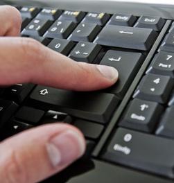 Tastatur: Experten raten zum E-Commerce (Foto: pixelio.de/Alexander Klaus)