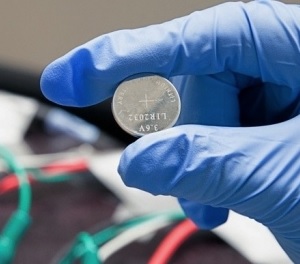 Akku-Prototyp: hält entscheidend länger (Foto: slac.stanford.edu/Brad Plummer) Akku-Prototyp: hält entscheidend länger (Foto: slac.stanford.edu/Brad Plummer)