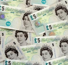 Pfund-Noten: britische Medienbranche vor Mega-Deal (Foto: pixelio.de, J. Märker)
