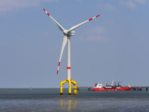 Offshore-Windrad: RWE lässt ein Projekt sein (Foto: pixelio.de/Erich Westendarp)