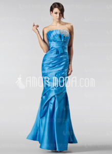 Stilvolle Eleganz im Abendkleid (Copyright: AmorModa AG)