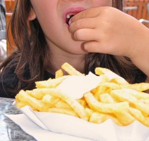 Fettes Essen: Gen macht Lust auf viel Junk Food (Foto: pixelio.de/Thommy Weiss)
