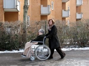 Alzheimer-Patientin: Zahl der Fälle nimmt zu (Foto: Rainer Sturm, pixelio.de)