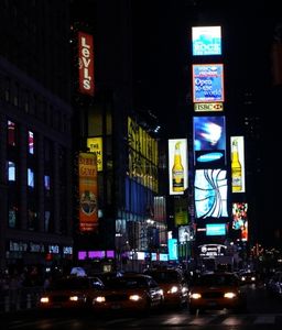 Times Square: Kampf um mobile Werbeflächen entbrannt (Foto: pixelio.de/Mohr)