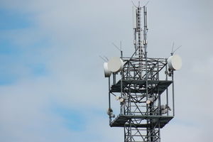 Funkmast: Abfrage tausender Handys möglich (Foto: pixelio.de/Uwe Schlick)