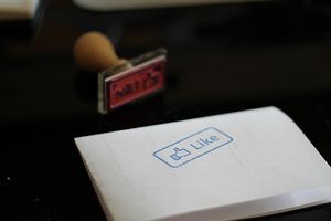 Like: Vertrauen in Facebook-Freunde ist hoch (Foto: flickr.com/Denis Dervisevic) Like: Vertrauen in Facebook-Freunde ist hoch (Foto: flickr.com/Denis Dervisevic)