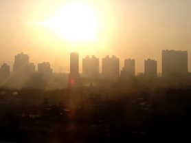 Smog-Alarm: wird teuer für China (Foto: pixelio.de, Katharina Wieland Müller)
