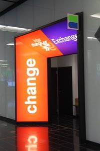 Wechselstube: Bitcoins gelten in China als Gefahr (Foto: pixelio.de/Gabi Eder) Wechselstube: Bitcoins gelten in China als Gefahr (Foto: pixelio.de/Gabi Eder)