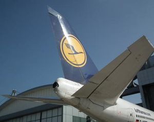 Lufthansa: Konzern räumt an der Börse ab (Foto: pixelio.de/Marlies Schwarzin)
