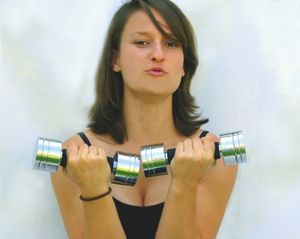 Hanteltraining: Künstliche Muskeln sind stärker (Foto: pixelio.de, Hofschlaeger)