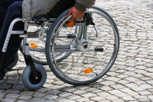Rollstuhlfahrer: Hoffnung für MS-Patienten (Foto: pixelio.de, A. E. Arnold)