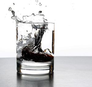 Wodka: Russen trinken sich häufig ins Koma (Foto: pixelio.de, Günther gumhold)