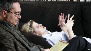 Gesprächstherapie: wirksame Alternative zu Medikamenten (Foto: SPL)