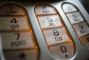Handy-Tastatur: B2B-Kunden profitieren von Retarus (Foto: pixelio.de, Kristin)