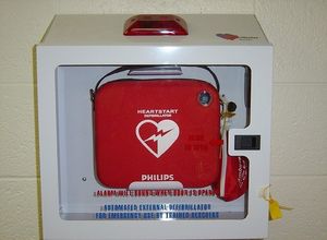 Defibrillator: Gerät ist oft Lebensretter (Foto: flickr.com/David Bruce Jr.)