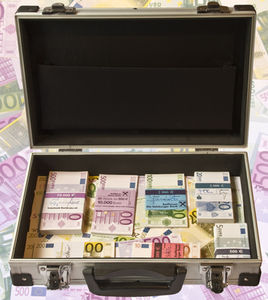 Euro-Koffer: durch Geld-Druckerei auch unsicher (Foto: pixelio.de, Wengert)