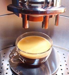 Kaffeemaschine: Mitarbeiter müssen Strom zahlen (Foto: pixelio.de, pauline)