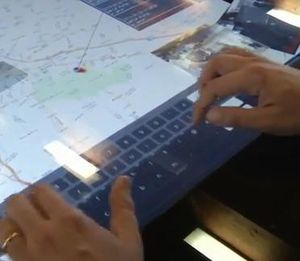 Touchscreen-Interface: Drohne lässt sich nachverfolgen (Foto: youtube.com) Touchscreen-Interface: Drohne lässt sich nachverfolgen (Foto: youtube.com)