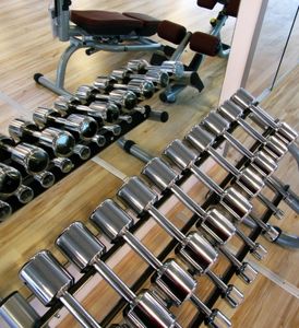 Kraftkammer: Bodybuilding ist gut für Gesundheit (Foto: pixelio.de/Rainer Sturm)
