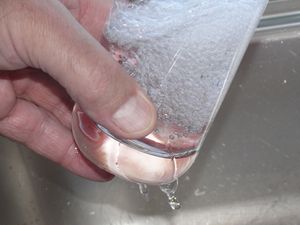 Trinkwasser: Zugang bleibt weiter ein Problem (Foto: pixelio.de, Lupo)